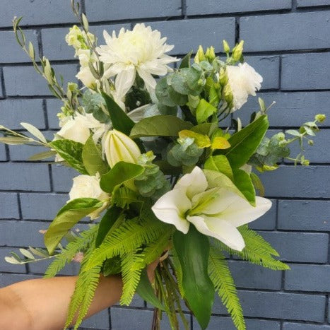 ANGELIC ANJEA White & Green Bouquet